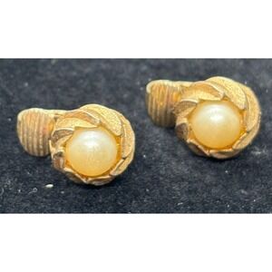 Earrings Gold Tone With Dainty Pearl Granny Chic Vintage Clip On